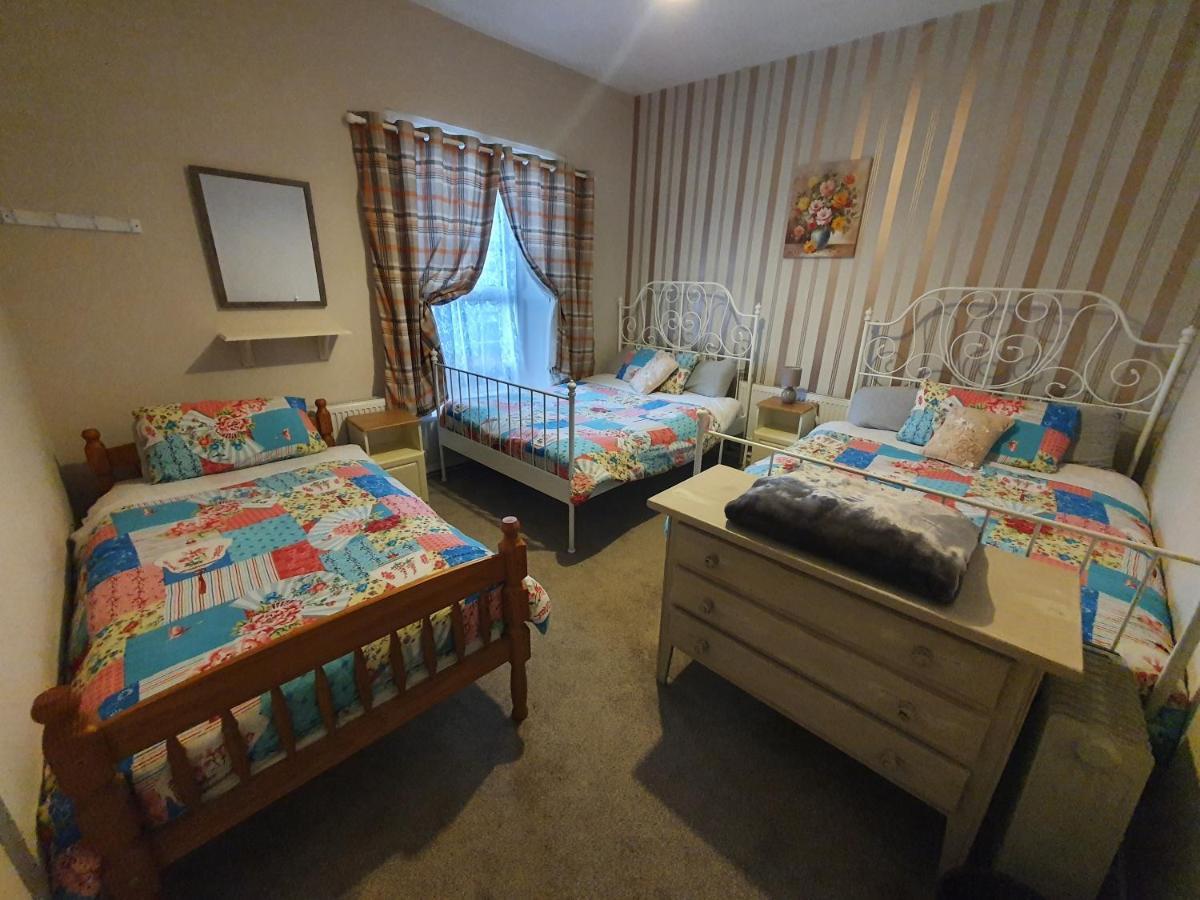 Gordon'S Guesthouse Loughrea ภายนอก รูปภาพ