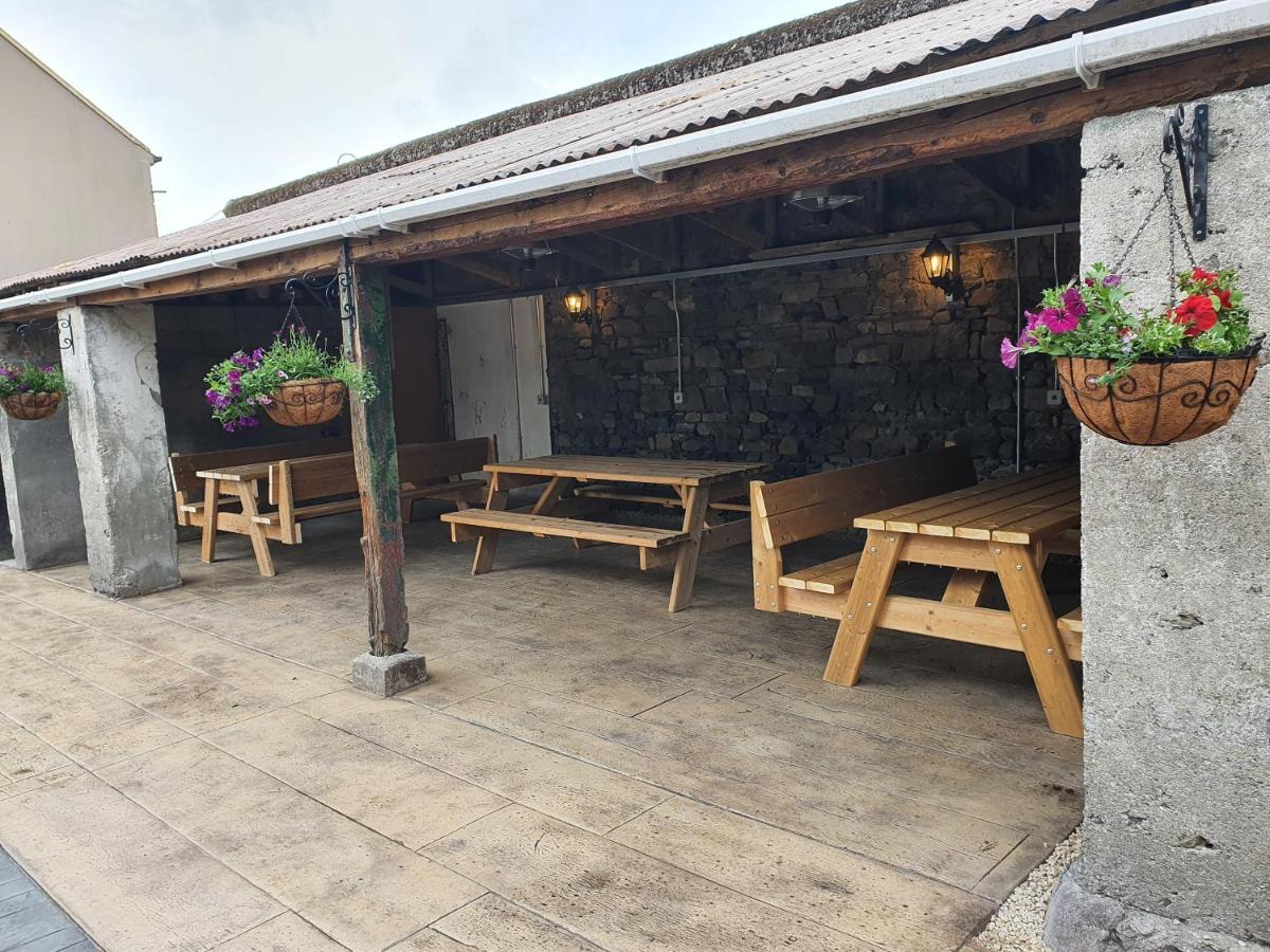 Gordon'S Guesthouse Loughrea ภายนอก รูปภาพ